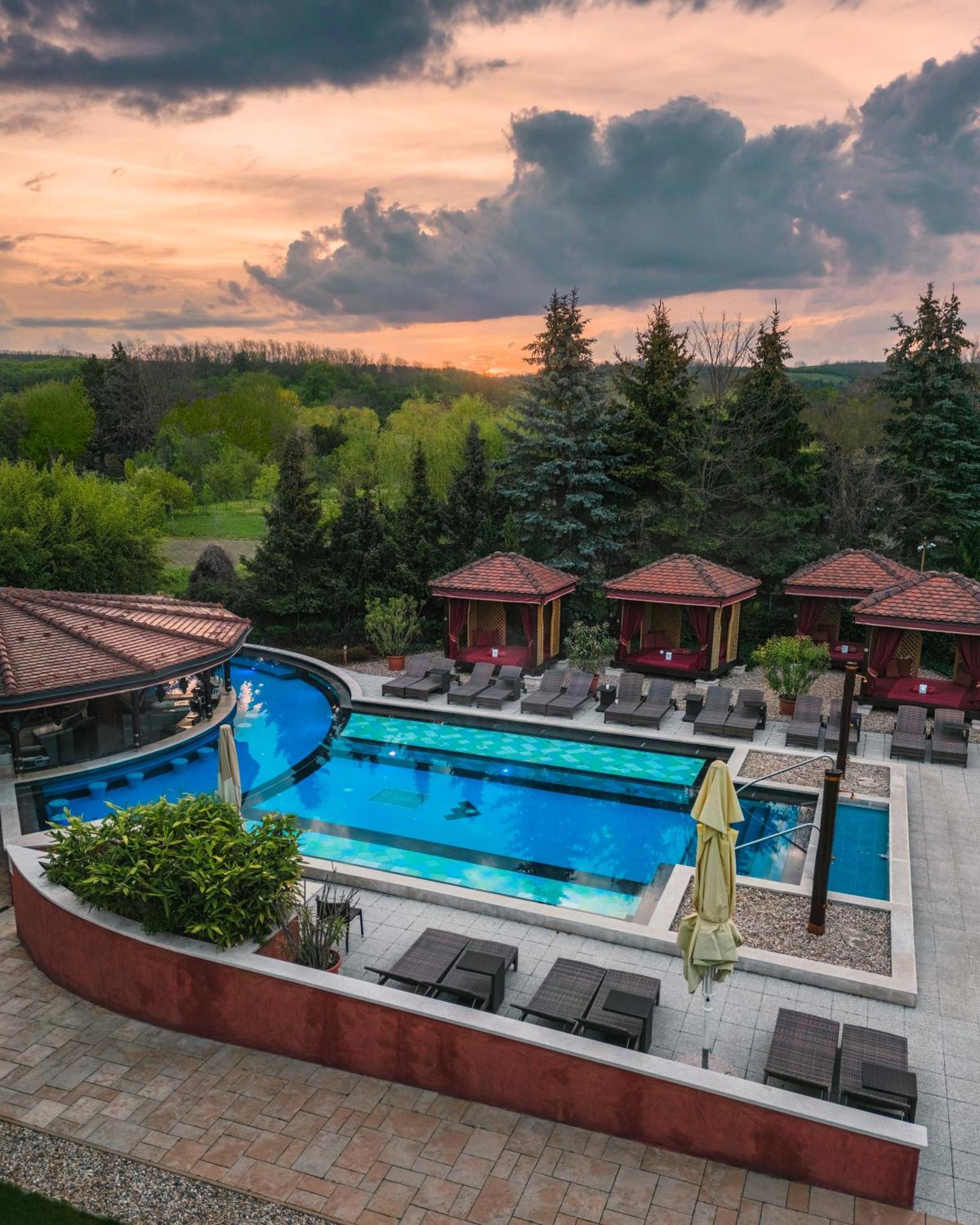 Hotel Meses Shiraz Superior-adults Only